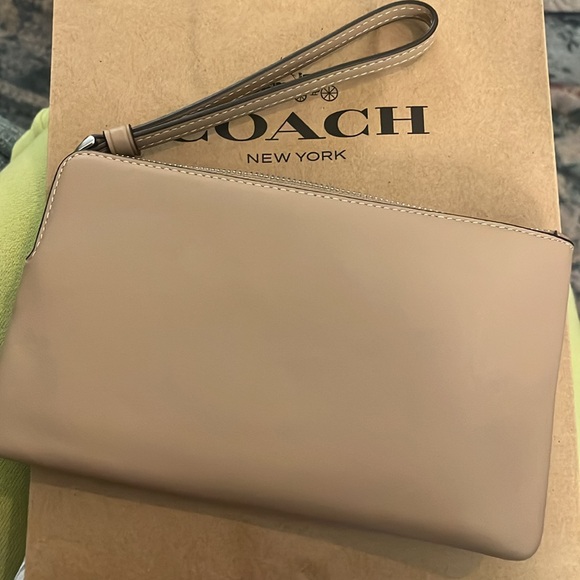 Coach Large Corner Zip Wristlet Taupe $168 retail! - Picture 4 of 9
